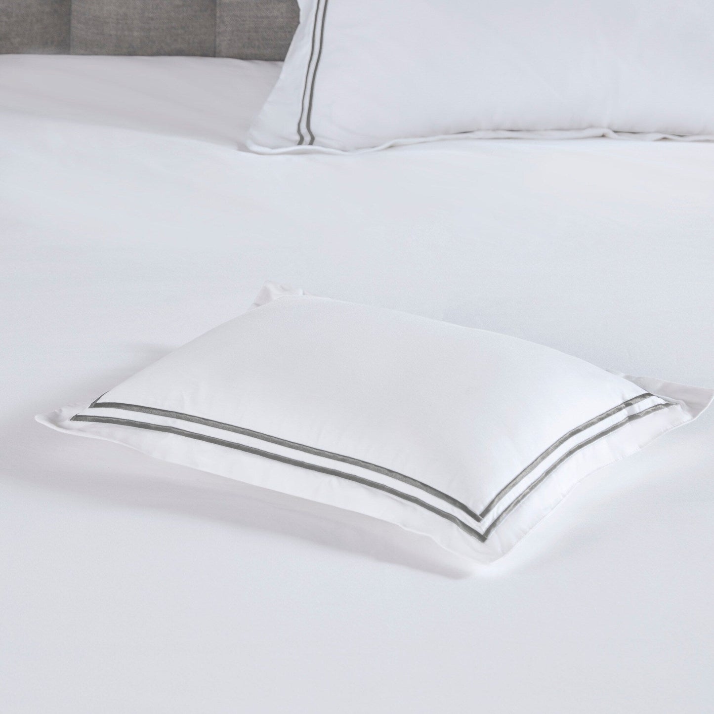 Madison Park Signature 500 Thread Count Luxury Collection 100% Cotton Sateen Embroidered Duvet Cover Set