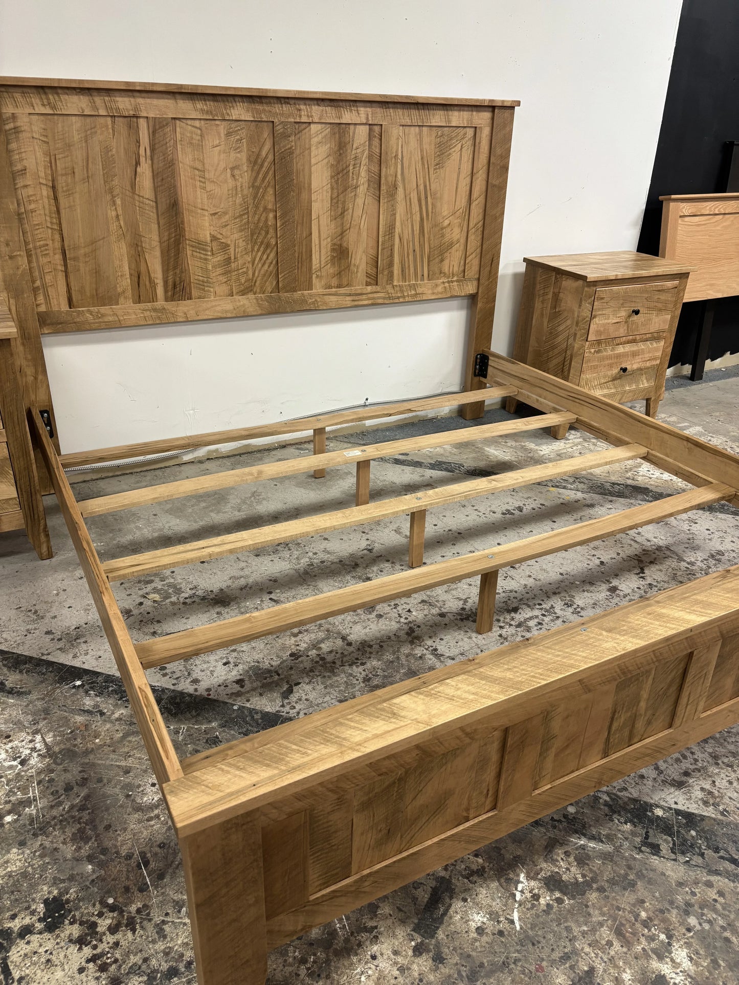 Liquidation - Lit à panneaux King Livingston